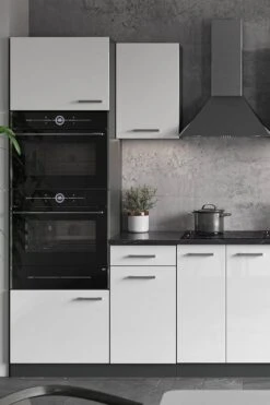 Armoire Micro-ondes R-Line 7 Armoire Micro-ondes R-Line -ELO Soldes Boutique 2c14c3a660c947a5a72c520c4fea2c3c.cropped 2 8 661 993.processed 1