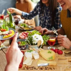 Plateau Fromage Bambou & Lot 4 Couverts -ELO Soldes Boutique e4d4c36d0eb74eefafbada943a7921ba